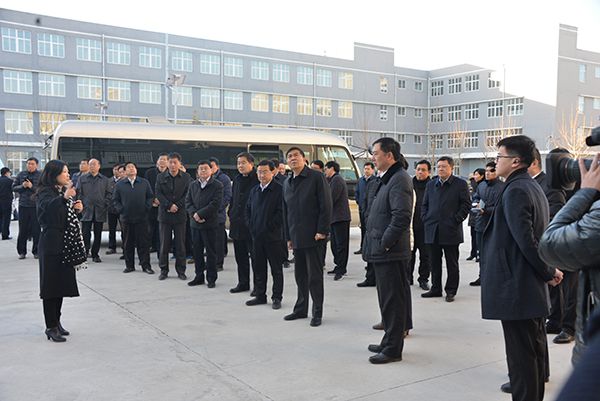 安陽市委書記李公樂，市長王新偉等市四大班子領(lǐng)導(dǎo)蒞臨金秋照明考察觀摩